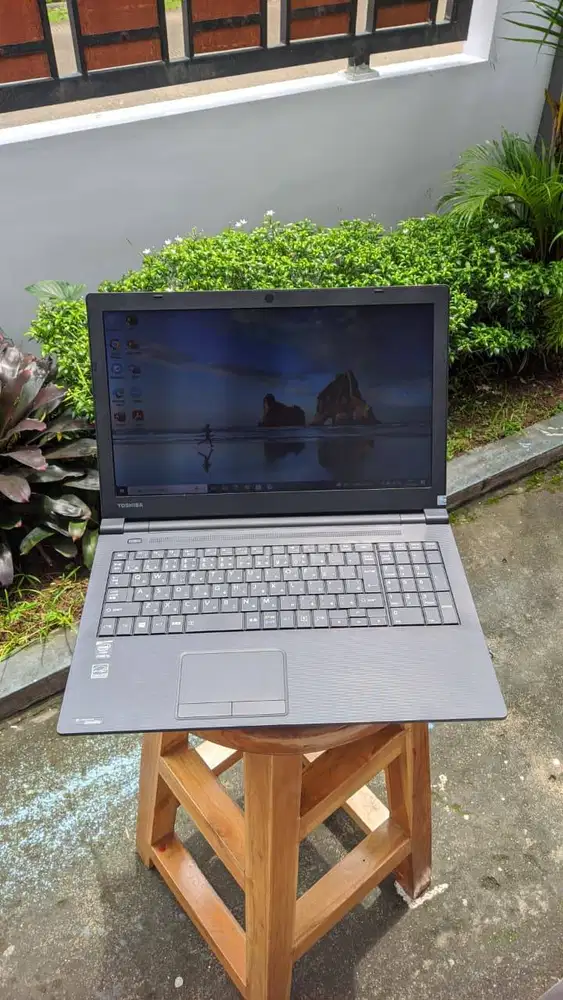 Toshiba Satellite R35/M Core i5 RAM 8GB HDD 128GB Layar 15 Inch