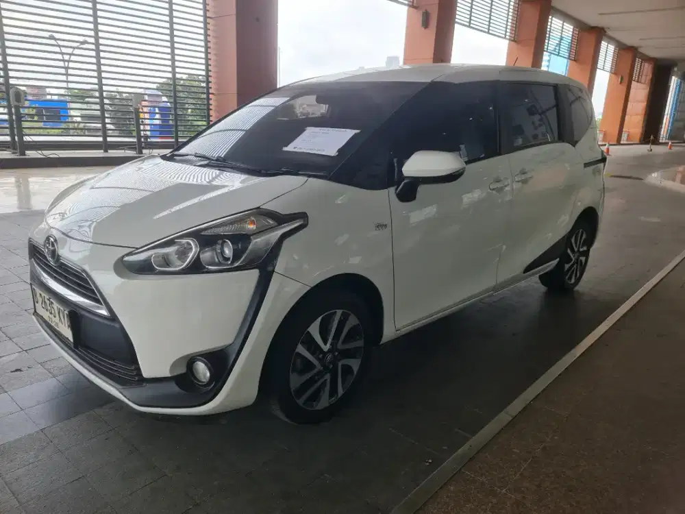 toyota sienta v matic