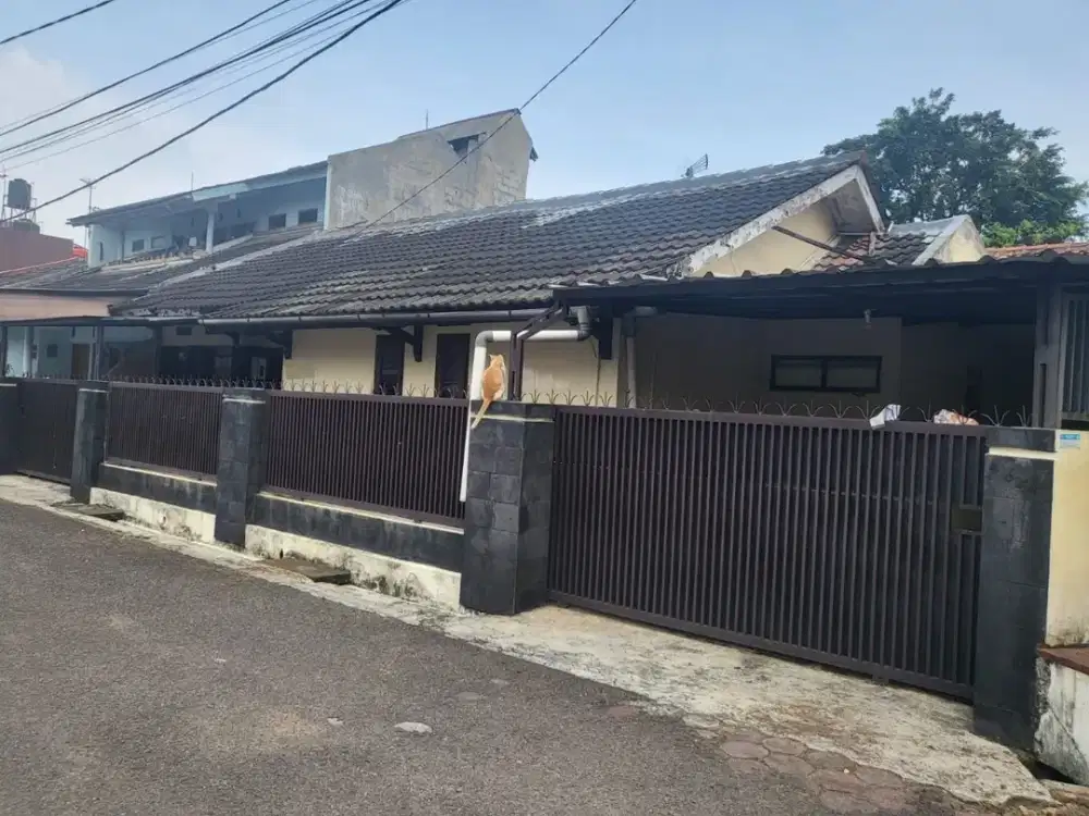 Rumah Hook di Belakang Metro Margahayu Raya