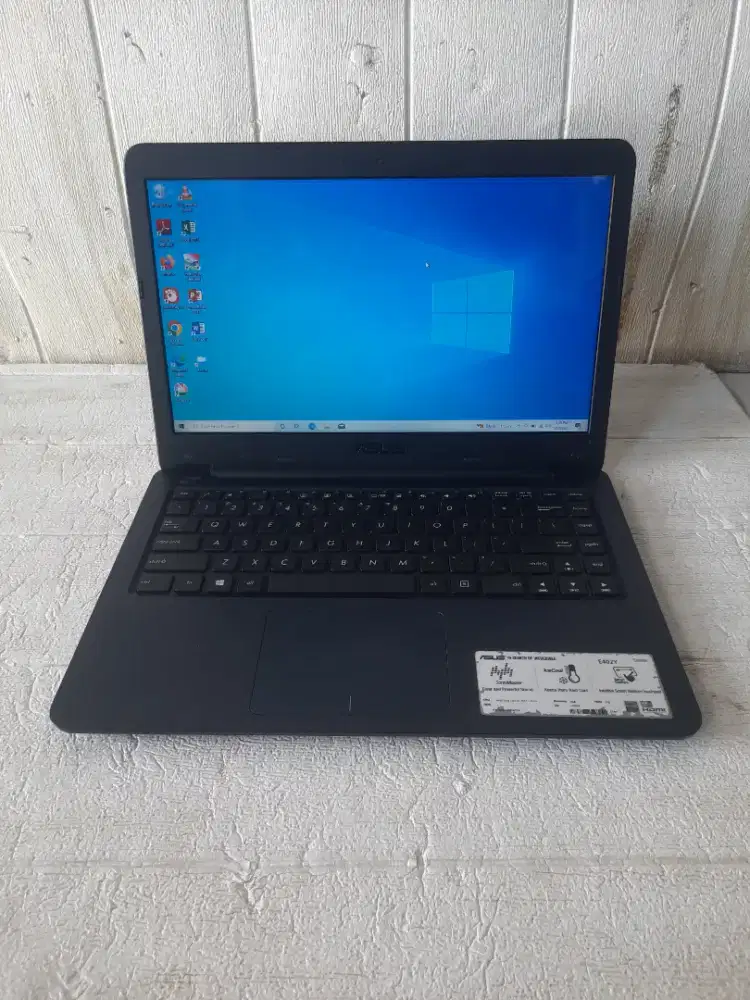 Asus E402B AMD E2 7015 ram 4gb ssd 128gb 14on w10