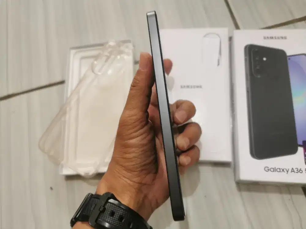 Samsung A36 5G
Ram 8/256