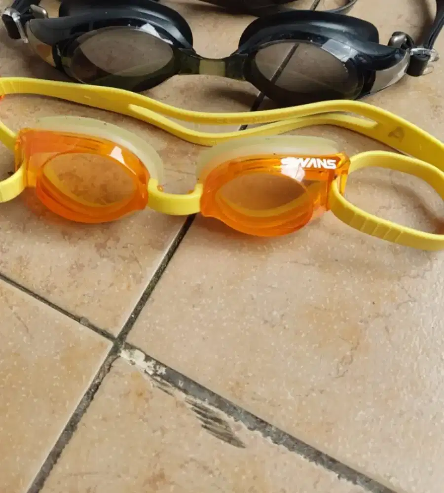 Sale borongan 2 buah kacamata renang nya