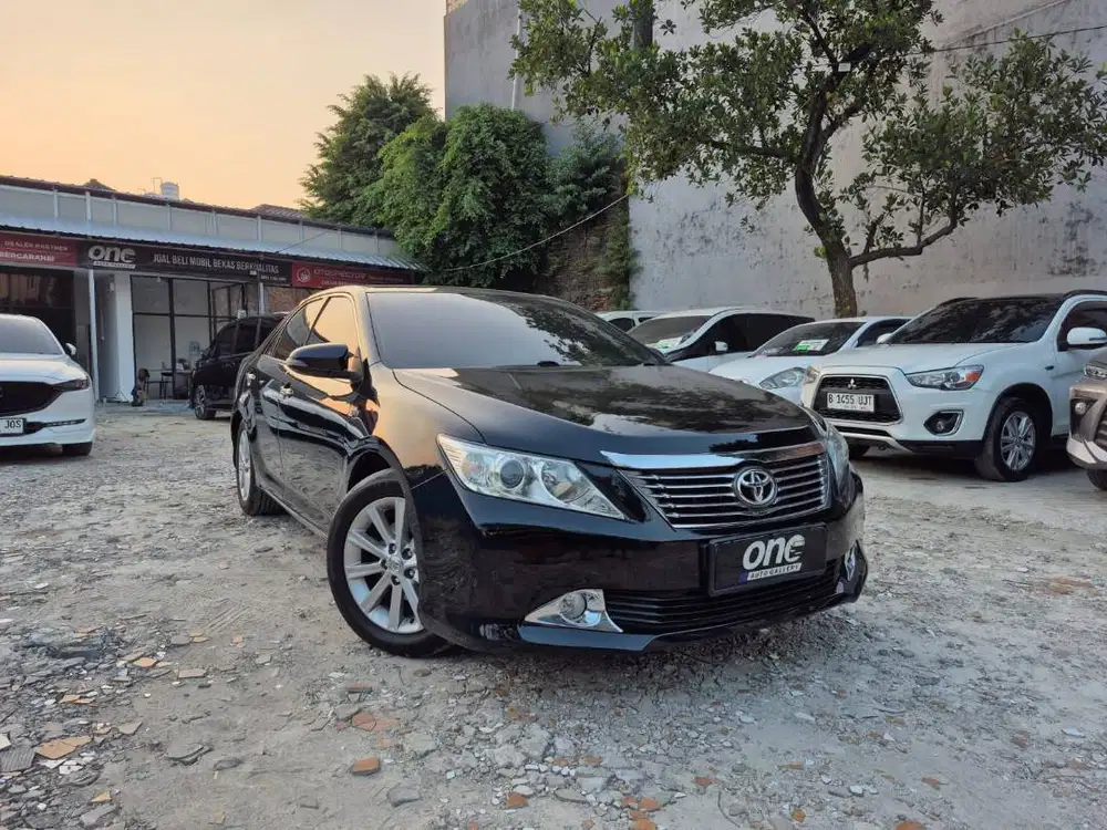 TOYOTA CAMRY V 2.5 AT 2014