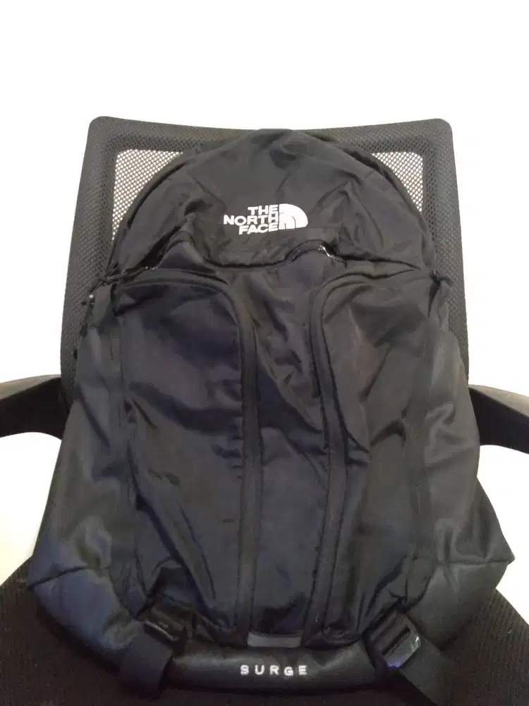 Tas ransel the north face surge