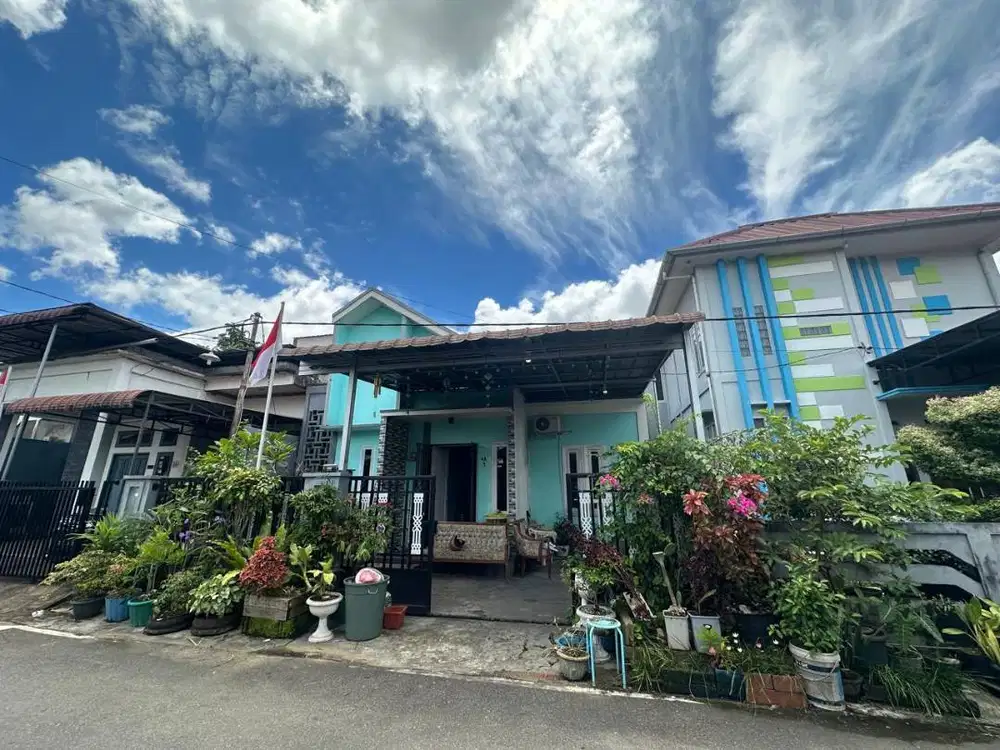 rumah sedam bebas banjir, jalan lebar.