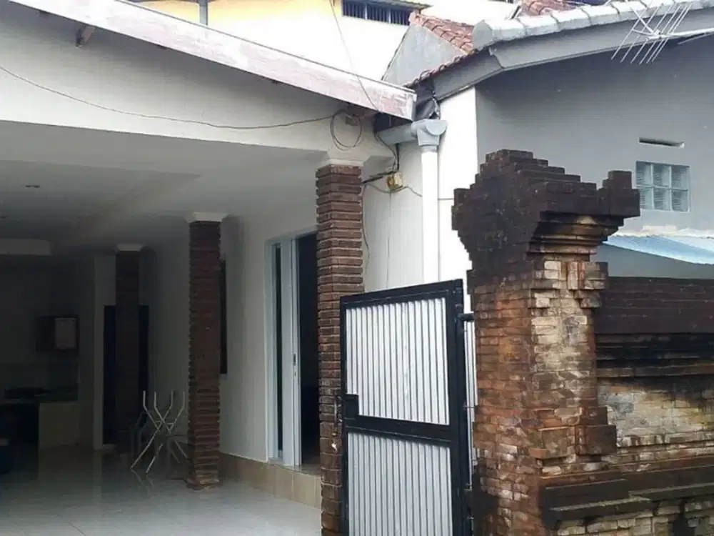 Rumah Semi Furnished Disewakan, di Taman Sari, Seminyak Area