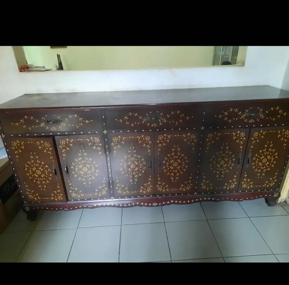 Aneka keramik dan furniture antik