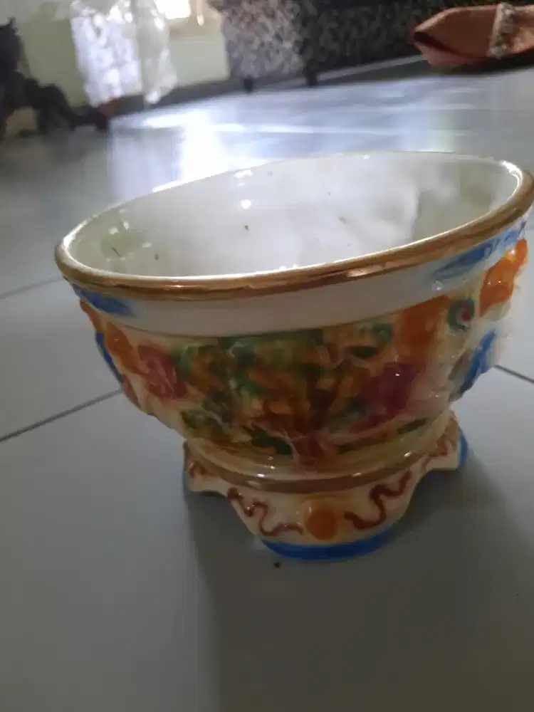 Aneka keramik dan furniture antik