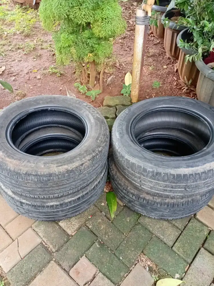 Dijual ban mobil bekas 4 buah