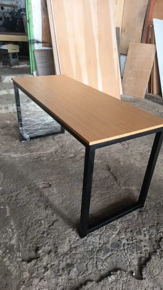 Meja kerja meja kantor bisa pesan banyak