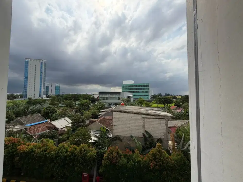 Apartemen The Springlake Summarecon Bekasi, Type 3BR Unfurnish, Siap Huni, Lantai 2 Langsung Akses Pool, Jual Rugi Harga Nego