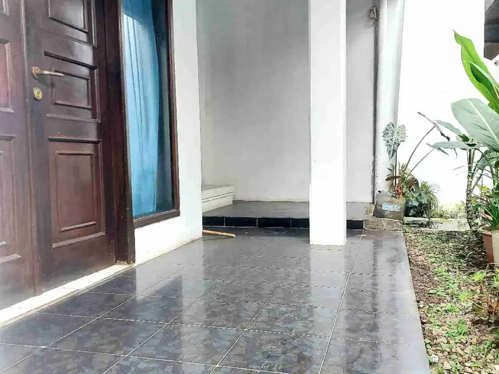 RUMAH JALAN UTAMA, CARPORT, PERTAHUN, SARIJADI.