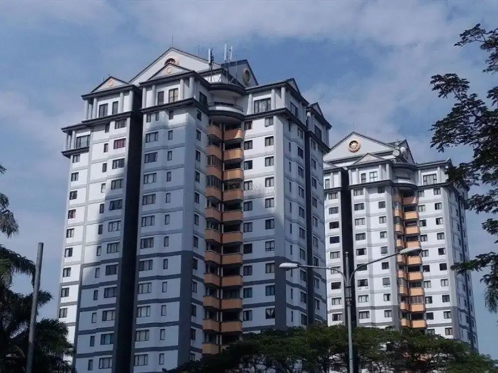Dekat Lippo Village & UPH Sebelah Lapangan Golf, DIJUAL 3BR Kondominium Golf Karawaci – Full Furnished Bagus Siap Huni