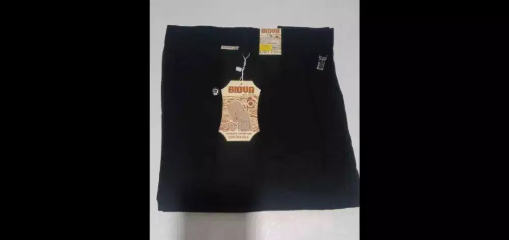 Persewaan celana panjang katun hitam