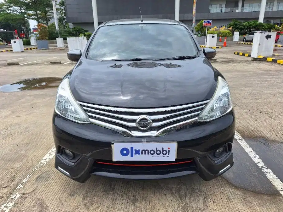 LOW DP Nissan Grand Livina 1.5 SV Bensin-MT 2018 7BF