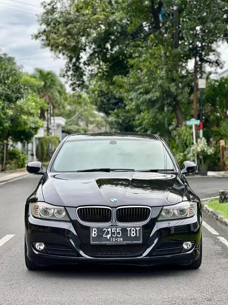BMW E90 2011 LCI Low KM 54 rb !!