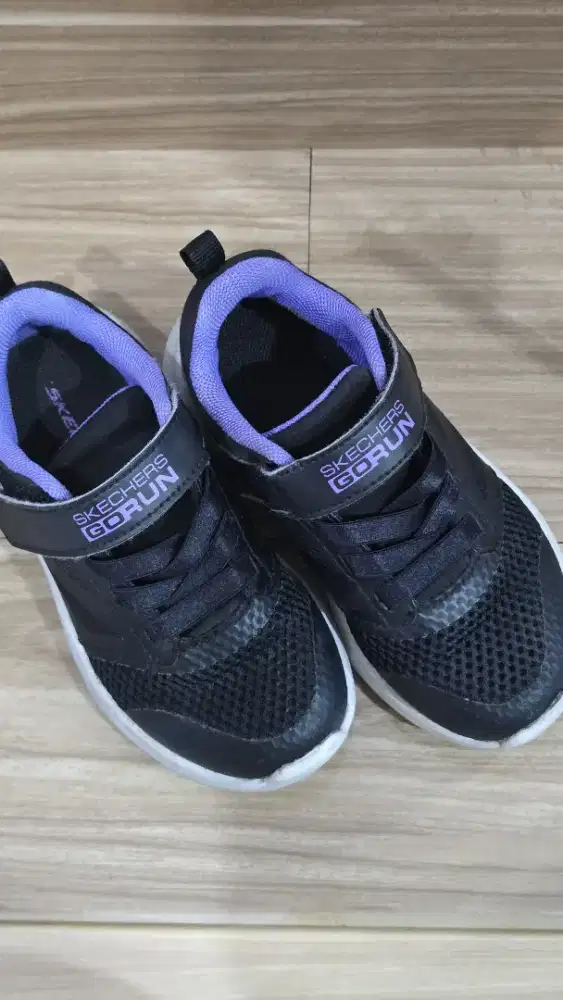 SEPATU SEKOLAH ANAK PEREMPUAN SKECHERS