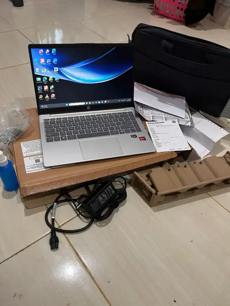 Masih mulus seperti baru belum sampai dua Minggu laptop hp fullset