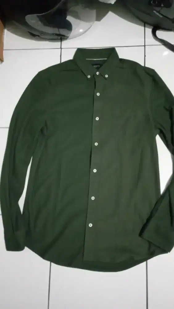 The executive size m,LD: 50cm,kondisi baru,jual 100k