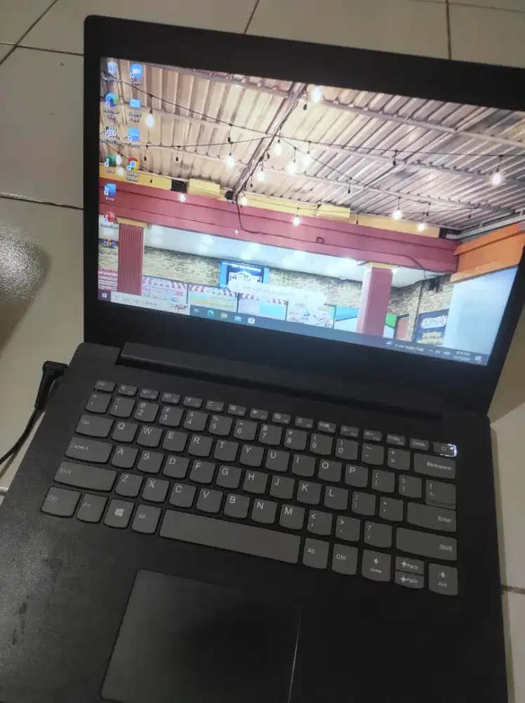 Laptop Lenovo tipe V145 _14AST