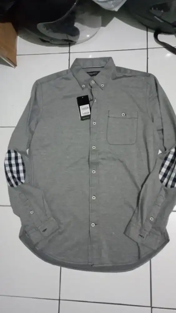 The executive size m,LD: 50cm,kondisi baru,jual 100k