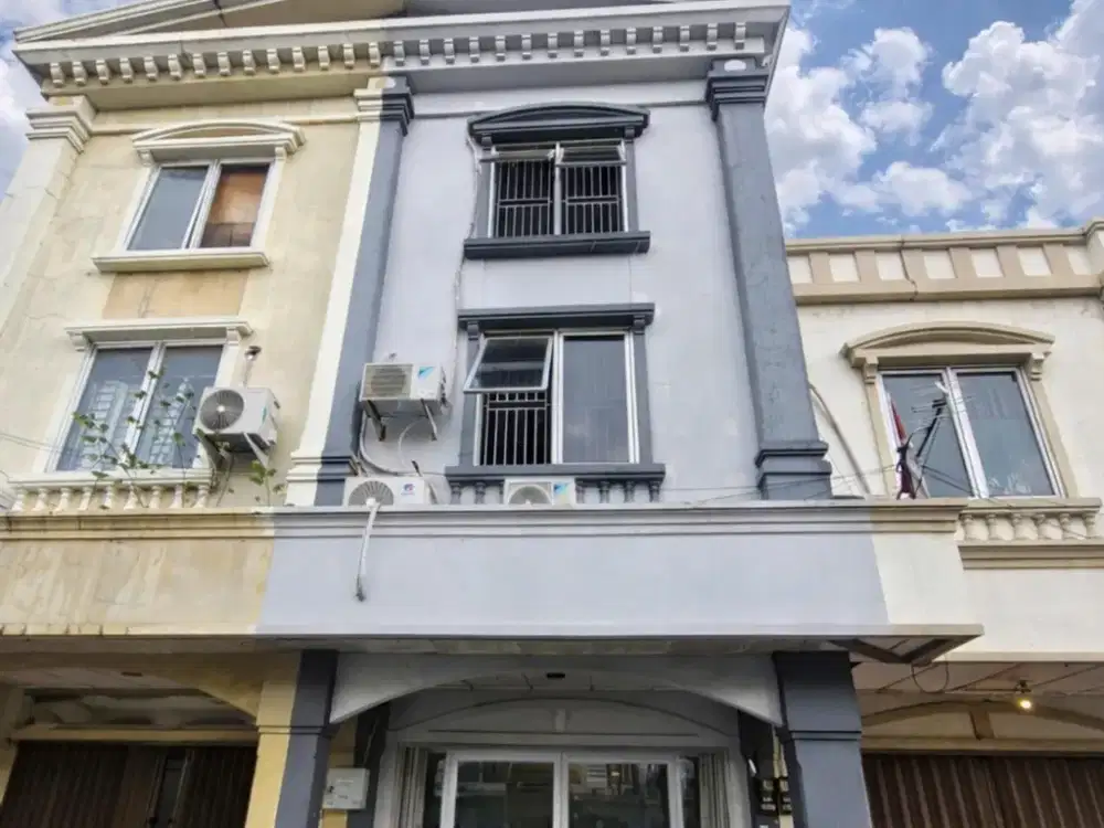 Ruko Siap Pakai 4x17 68m2 3LT SHM Full Renov Strategis di Kalideres