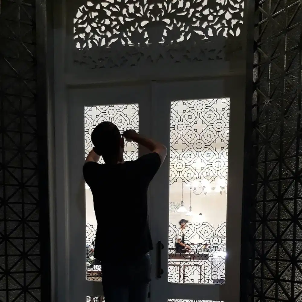 Jual & Jasa Pasang aneka sticker kaca film sanblast jendela pintu dll