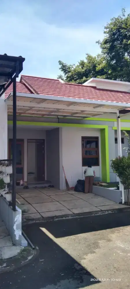 Canopi kaca dan baaja ringan