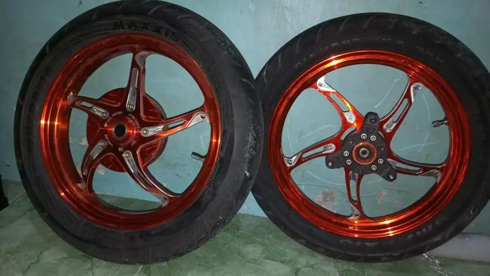 VND NEW SPEED AEROX NEW RING 14 + MAXXIS VICTRA
