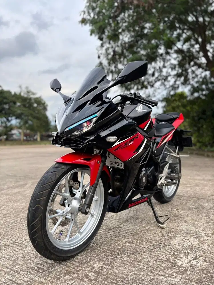 Honda CBR 150 R - Low Km