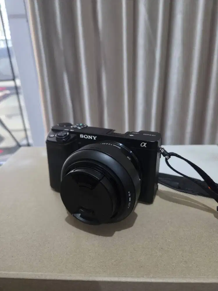 Kamera Mirrorless Sony a6400 + Sigma 30mm F2.8