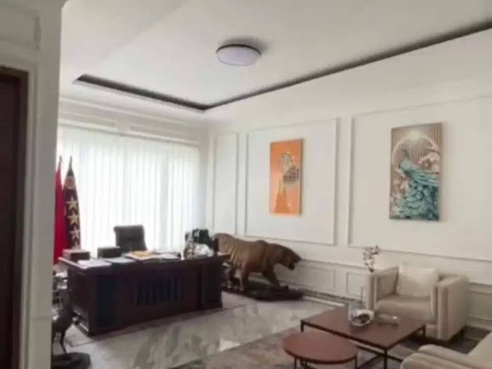 Dijual rumah besar ada lapangan olahraga pribadi di tapos depok