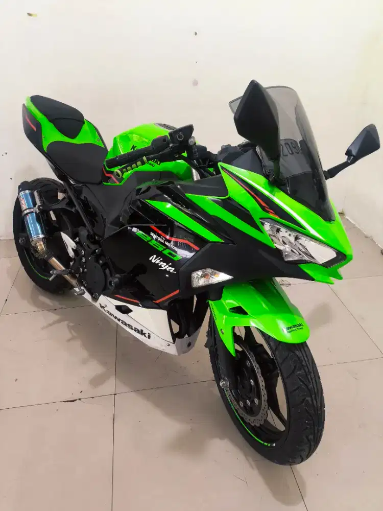 KAWASAKI NINJA 250 ABS keyless KRT
(type tertinggi) seperti baru