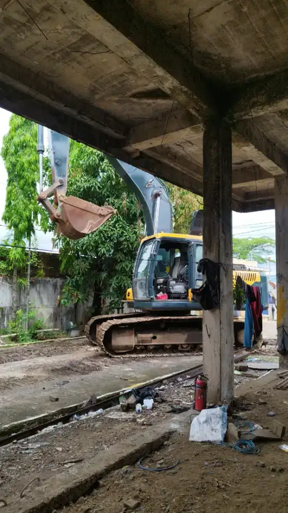 Excavator Hyundai HX210S th 2020 harga 775jt NEGO!!!