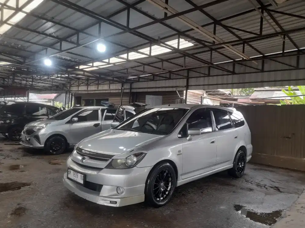 Honda stream 2.0 a/t triptonic tahun 2004