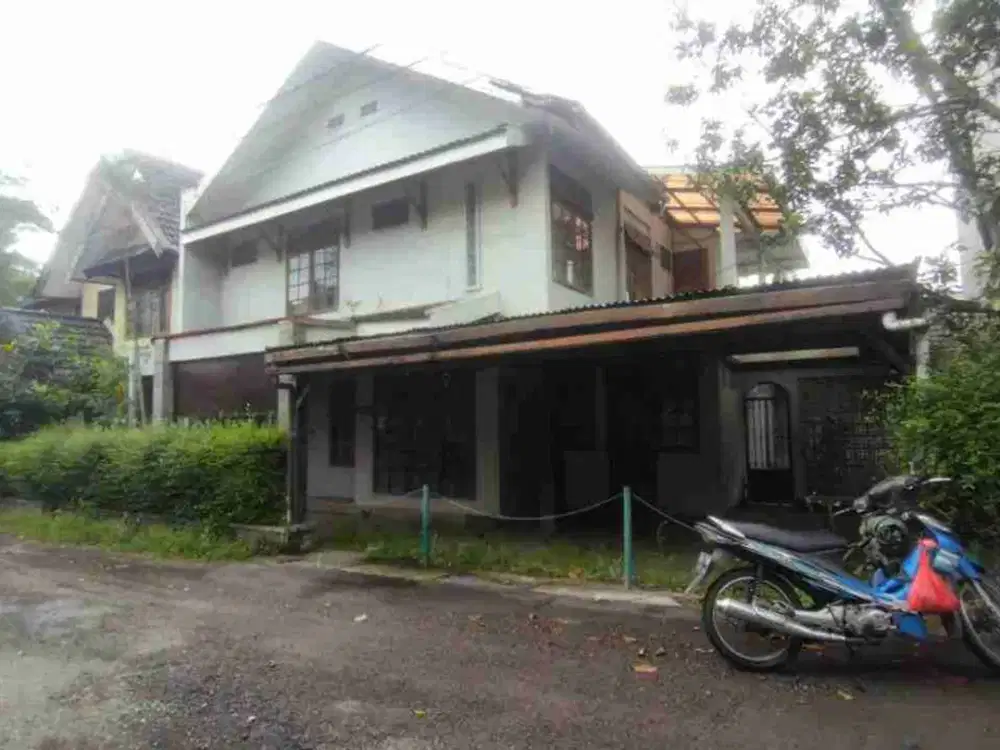 Rumah Lama di Cluster Tubagus Ismail Cigadung Dago Bandung