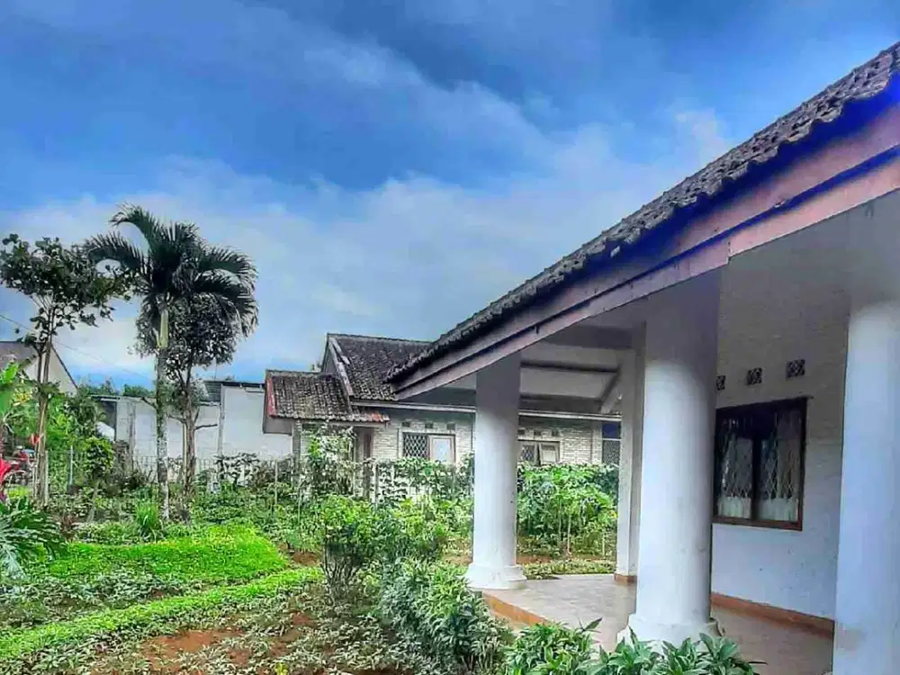 Dijual rumah villa klasik vintage vibes di pinggir jalan area kota Sukabumi