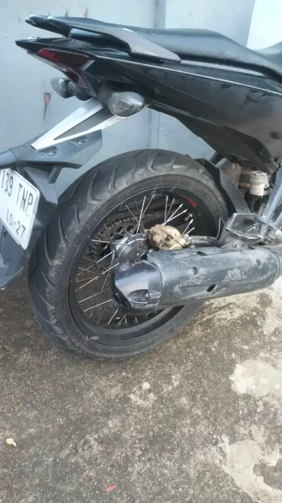 Velg v rossi tapak lebar