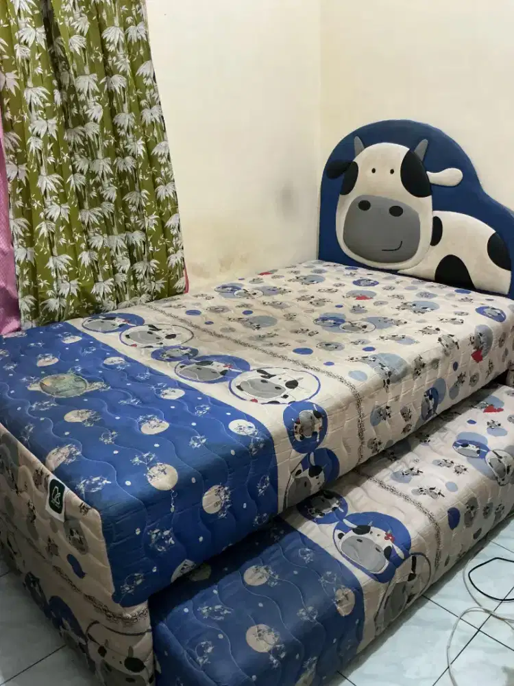 Tempat tidur Anak Bekas