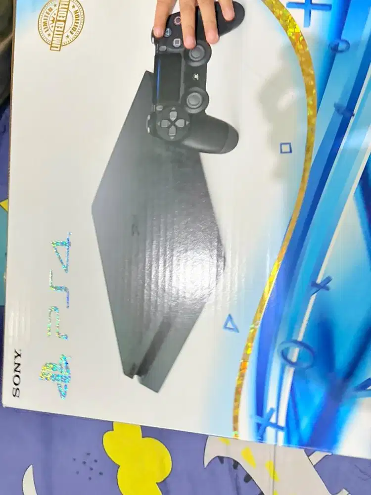 Ps4 slim 500gb barang mantap beliin buat anak abis dari sunat gak dipk
