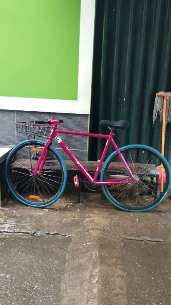 Sepeda fixie merek united