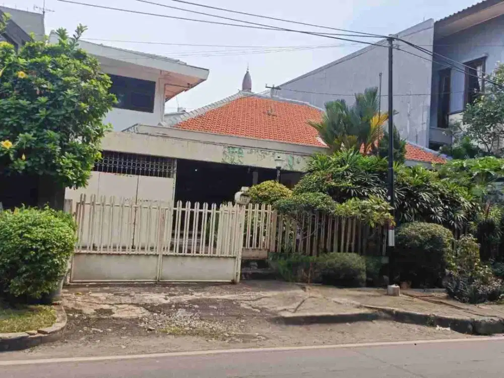 Dijual Rumah Strategis di komplek gudang peluru raya Jaksel harga Nego row jalan 3 mobil