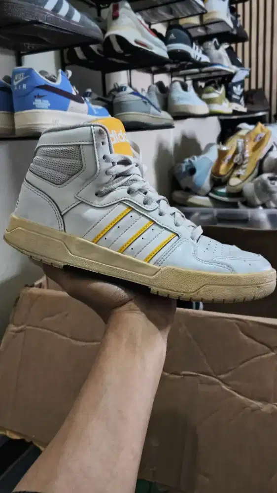 Adidas Neo x Gudetama