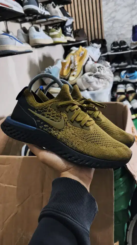 Nike epic react flyknit Olive gold