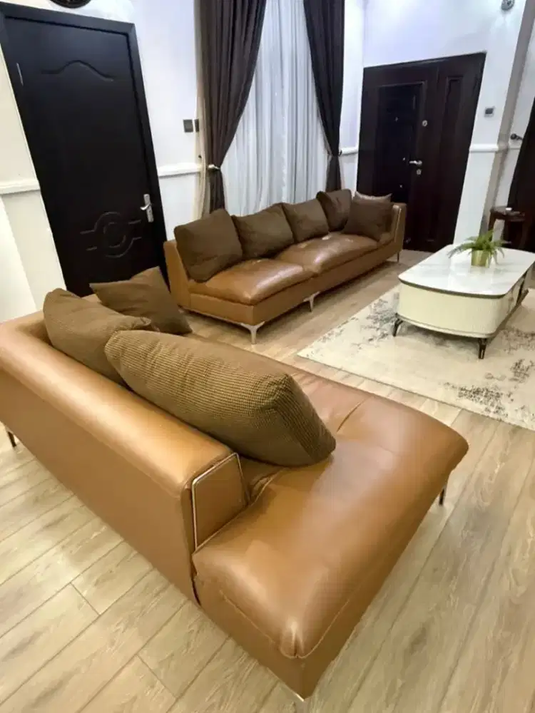 sofa ruang tamu bahan kulit