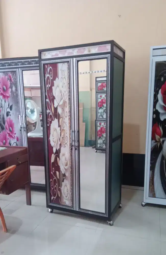 Lemari pakaian almanium