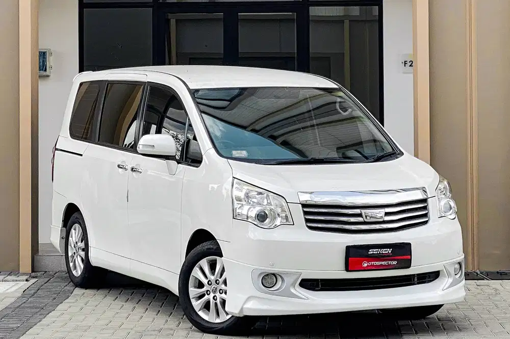 Toyota Nav1 2.0 V 2.0V Limited Bensin AT Matic 2016 Putih. FULL RECORD