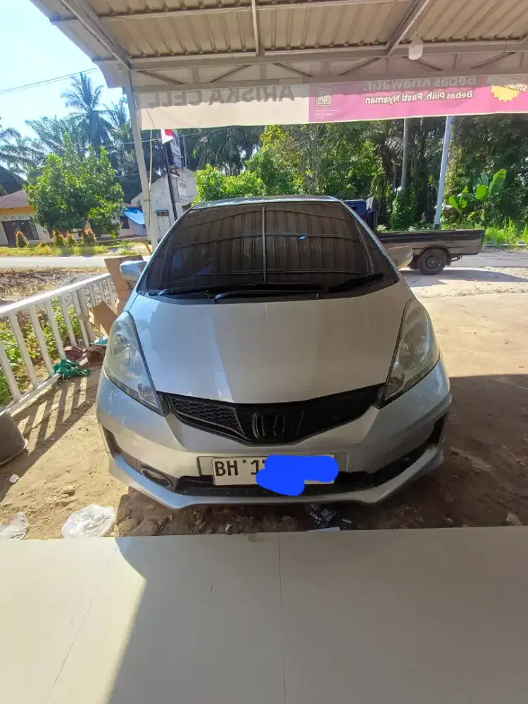 Mobil jazz hatchback 2011