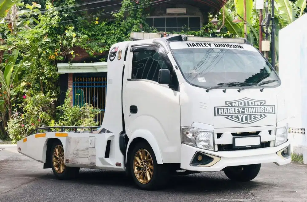 Isuzu traga storing car carier moge harley davidson