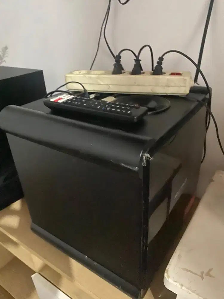 Smart Tv polytron tipe PLD43BAG5959